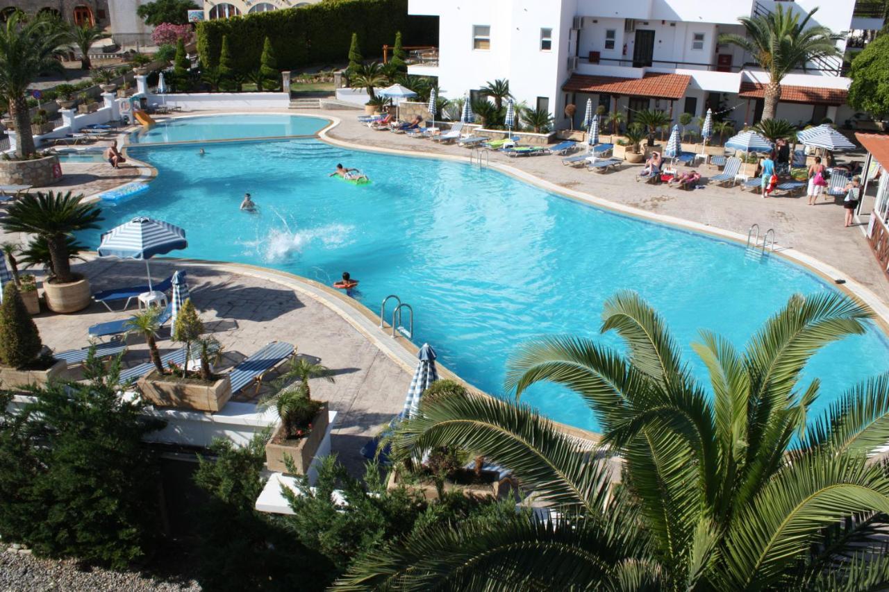 Pefki  Coliseum Studios & Apartments מראה חיצוני תמונה
