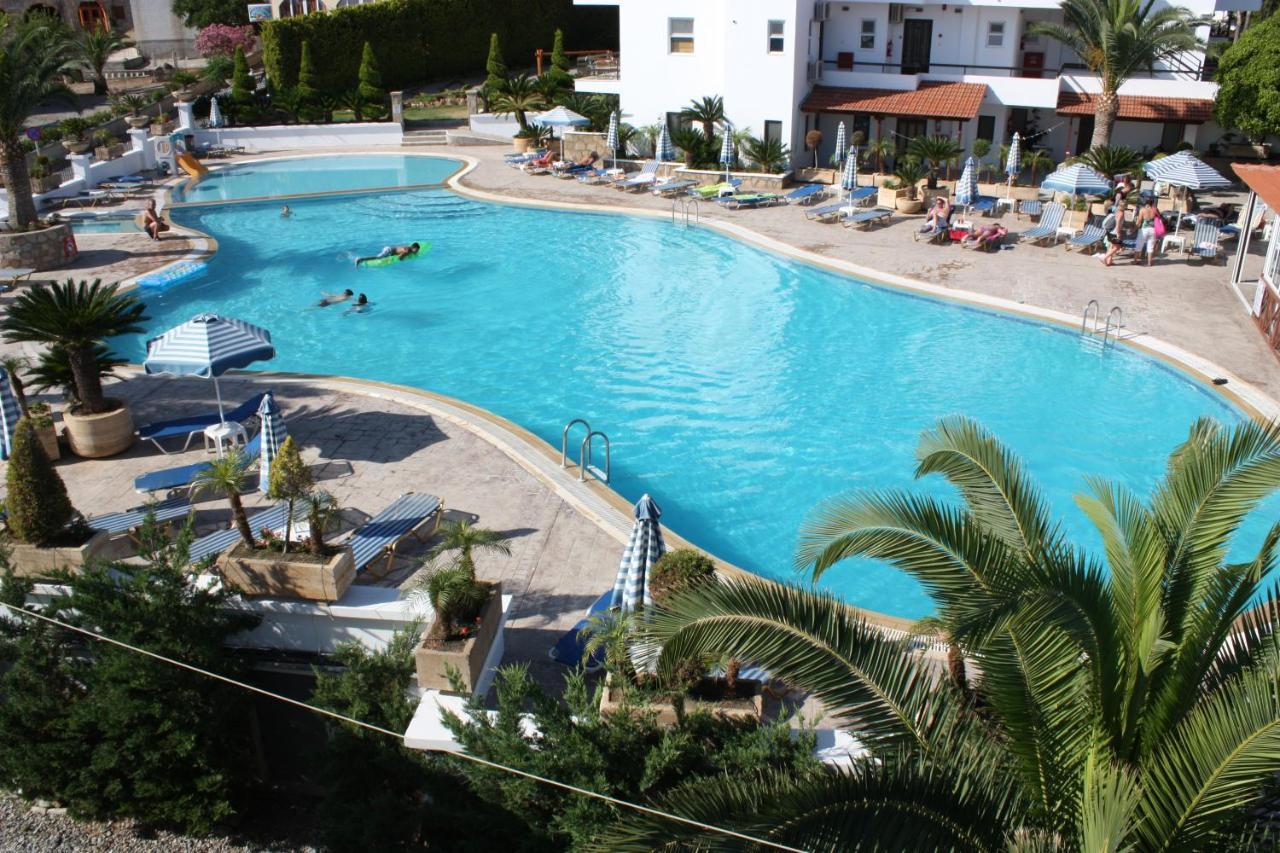Pefki  Coliseum Studios & Apartments מראה חיצוני תמונה