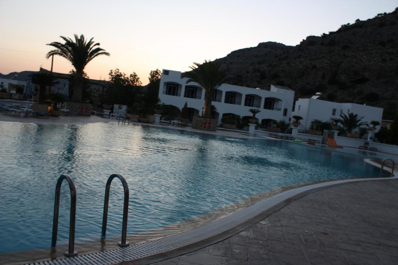 Pefki  Coliseum Studios & Apartments מראה חיצוני תמונה