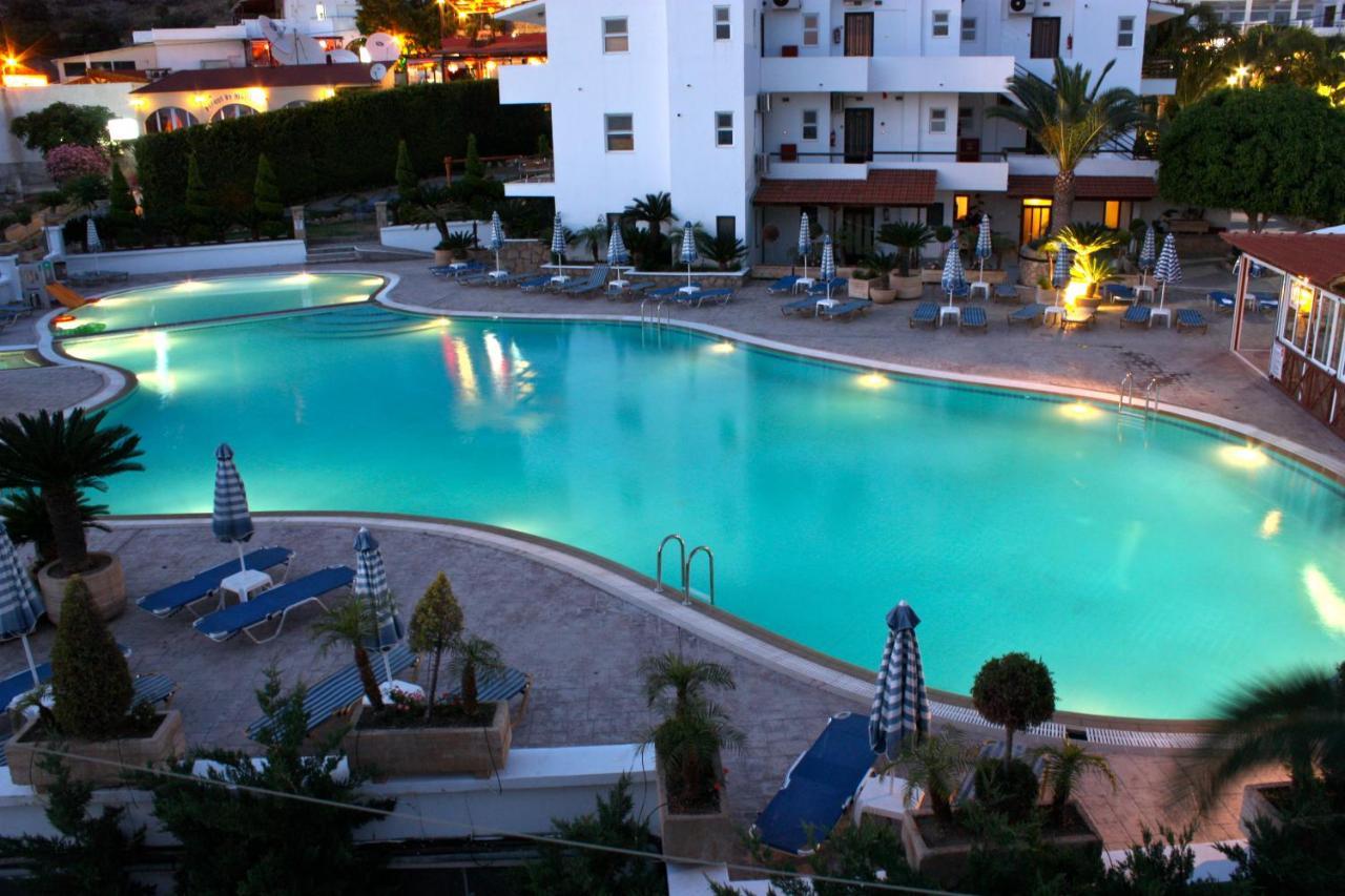 Pefki  Coliseum Studios & Apartments מראה חיצוני תמונה
