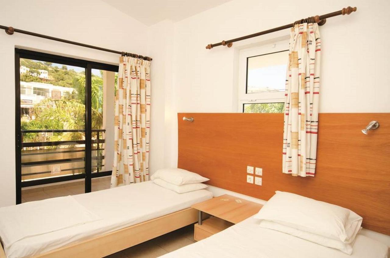 Pefki  Coliseum Studios & Apartments מראה חיצוני תמונה