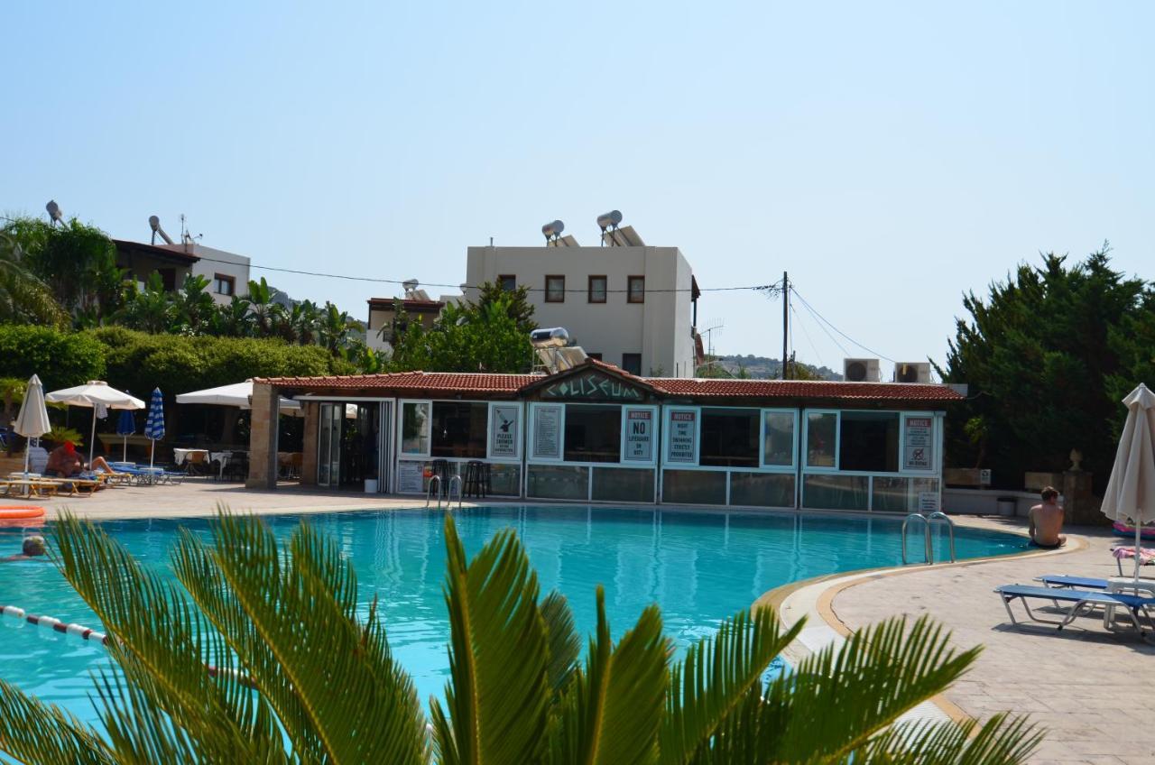Pefki  Coliseum Studios & Apartments מראה חיצוני תמונה
