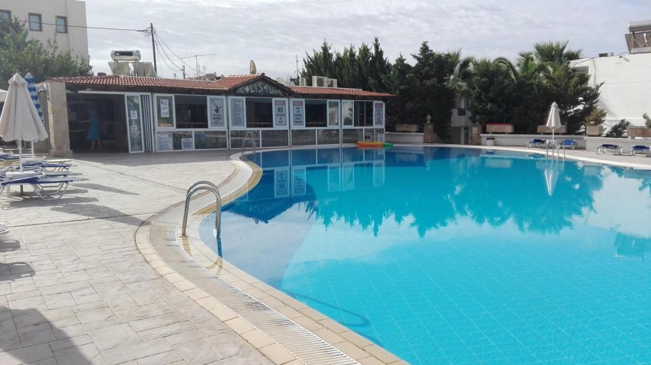 Pefki  Coliseum Studios & Apartments מראה חיצוני תמונה