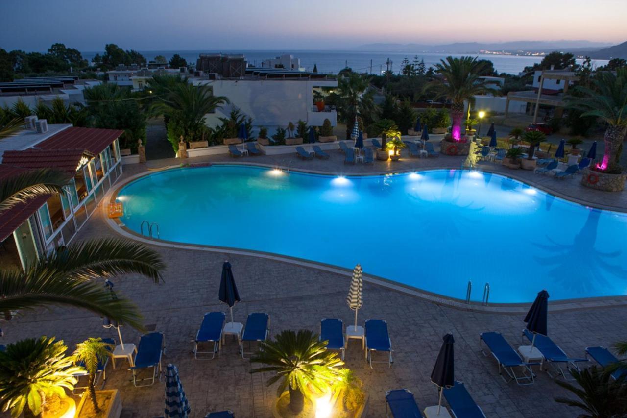 Pefki  Coliseum Studios & Apartments מראה חיצוני תמונה