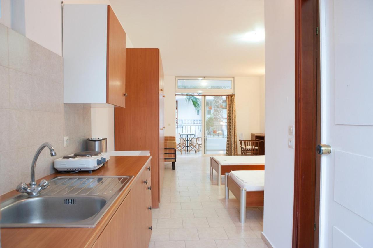 Pefki  Coliseum Studios & Apartments מראה חיצוני תמונה